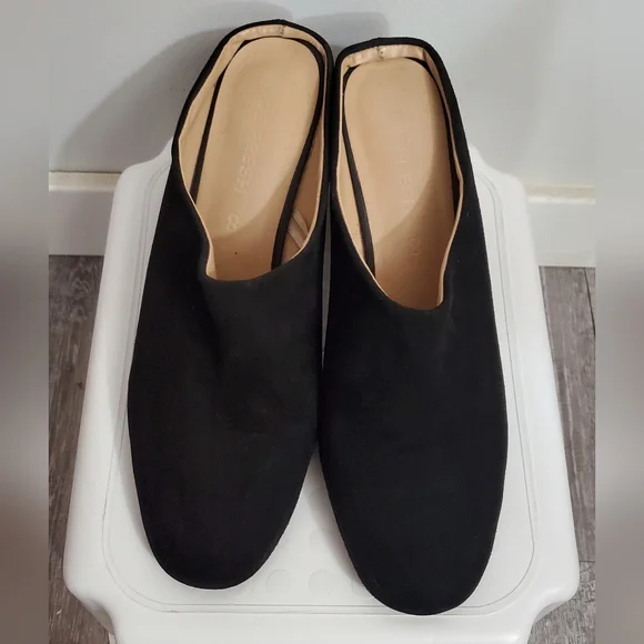 Shoe - Picture 2 of 2